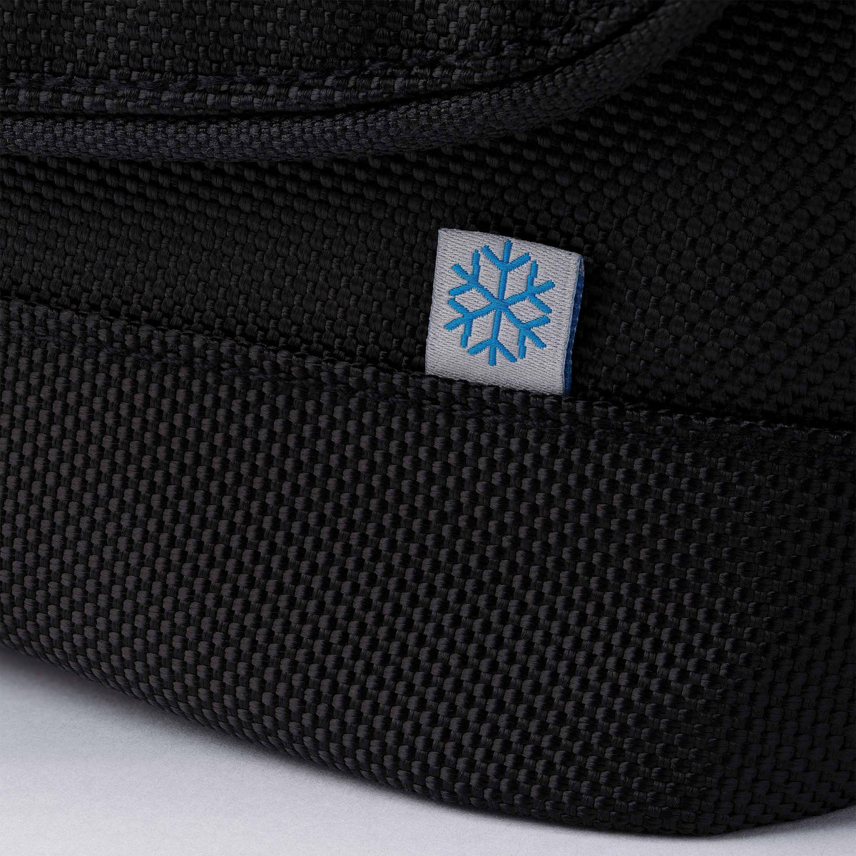 freezable-brooklyn-crossbody-q1 freezable-brooklyn-crossbody-black-ecofreeze-plus-zoom-tag.jpg