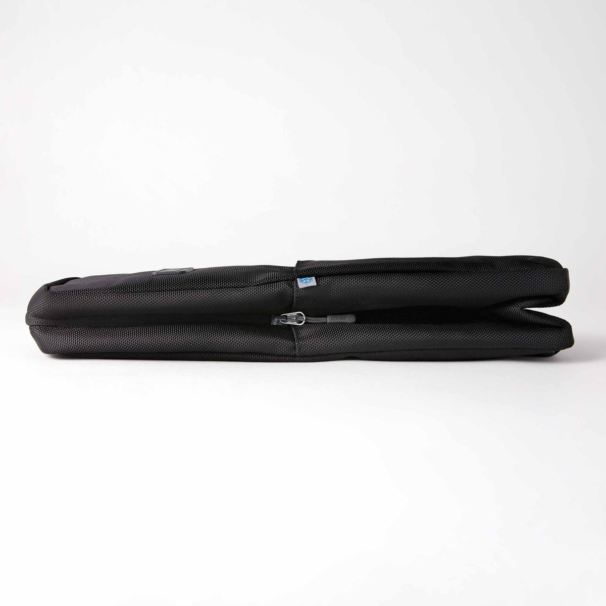 freezable-wine-carrier-v0 freezable-wine-carrier-black-ecofreeze-plus-flat.jpg