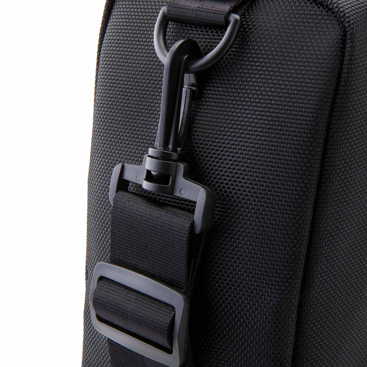 freezable-wine-carrier-v0 freezable-wine-carrier-black-ecofreeze-plus-zoom-removable-strap.jpg